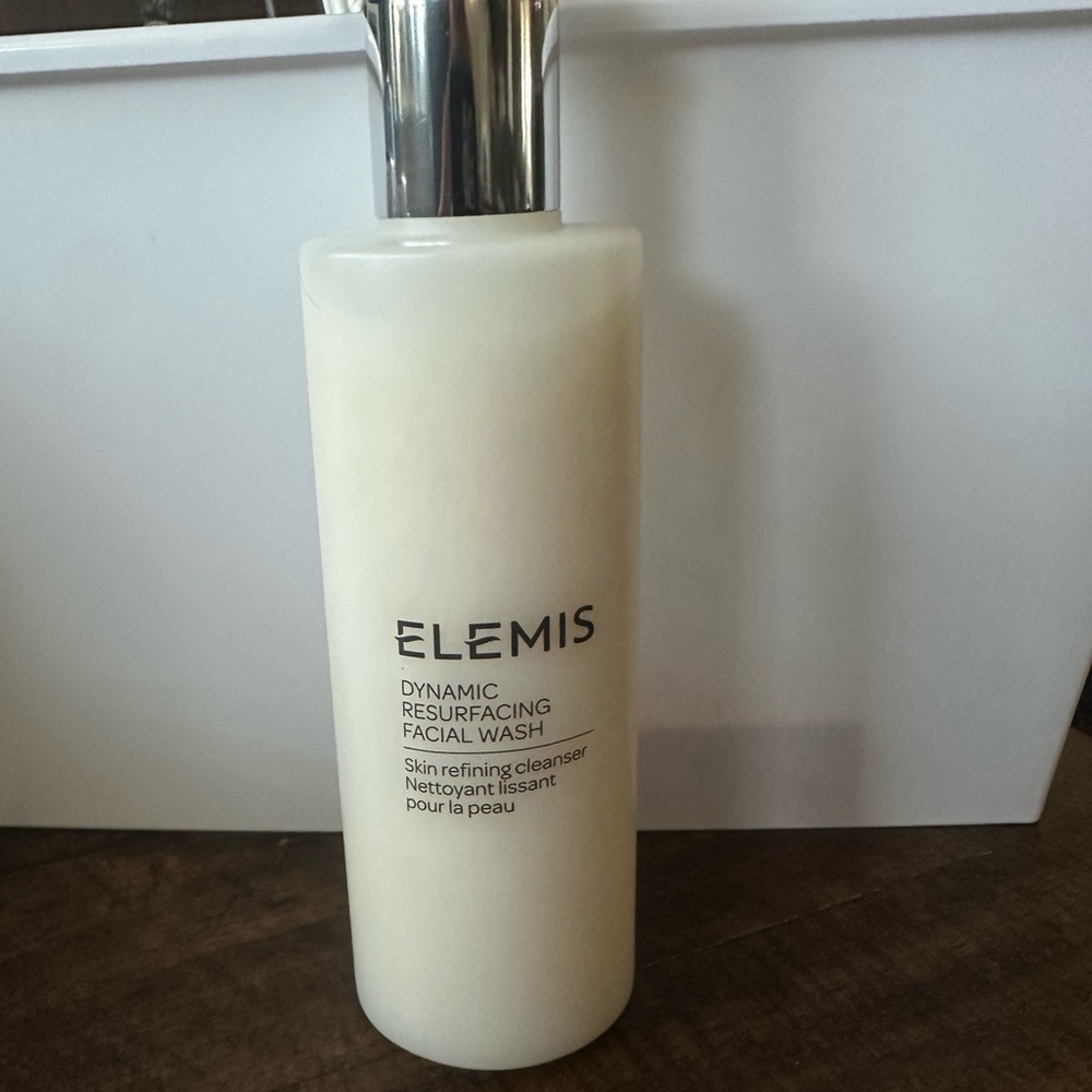 ELEMIS Cream-Colored Dynamic Resurfacing Facial Wash
